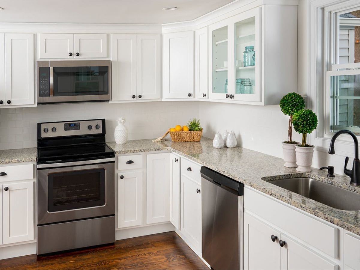 Supreme International USA Shaker White Kitchen Cabinets in Tampa & Orlando with lowest price guarantee